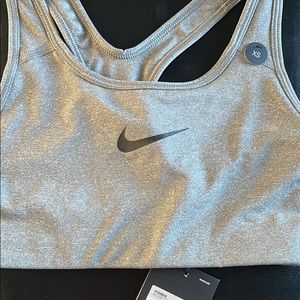 Nike Women’s sports bra size extra small xs retail $30 gray